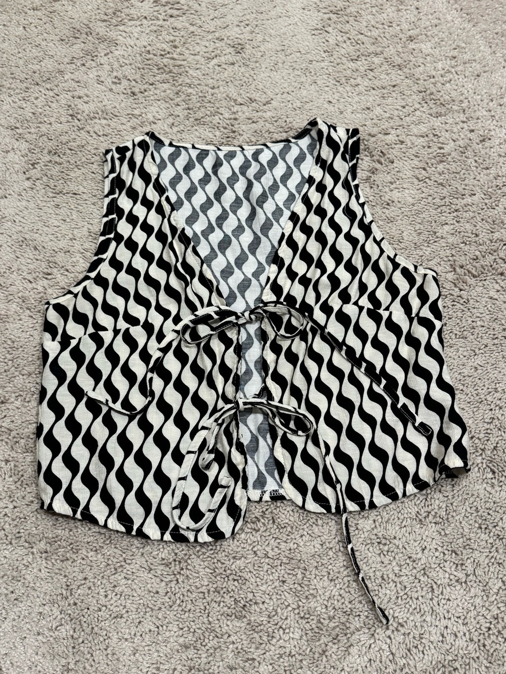 Wavy Stripe Tie-Front Sleeveless Top - Black & White